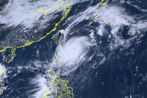 1 dead, more than 300 injured as Typhoon Koinu sweeps parts of Taiwan
